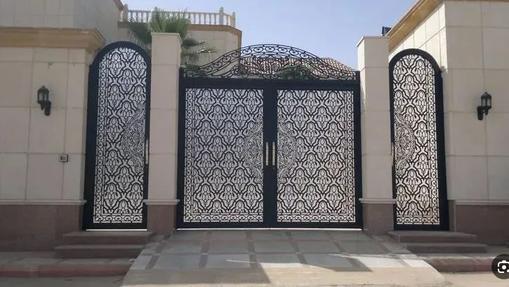 تركيب أبواب حديد حديثة تناسب الفلل في الرياض