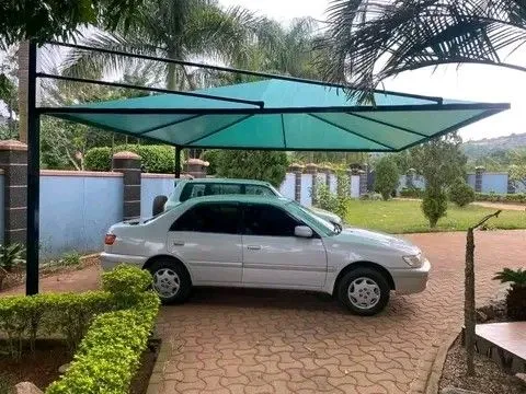 أنواع مظلات السيارات المناسبة لمناخ الرياض