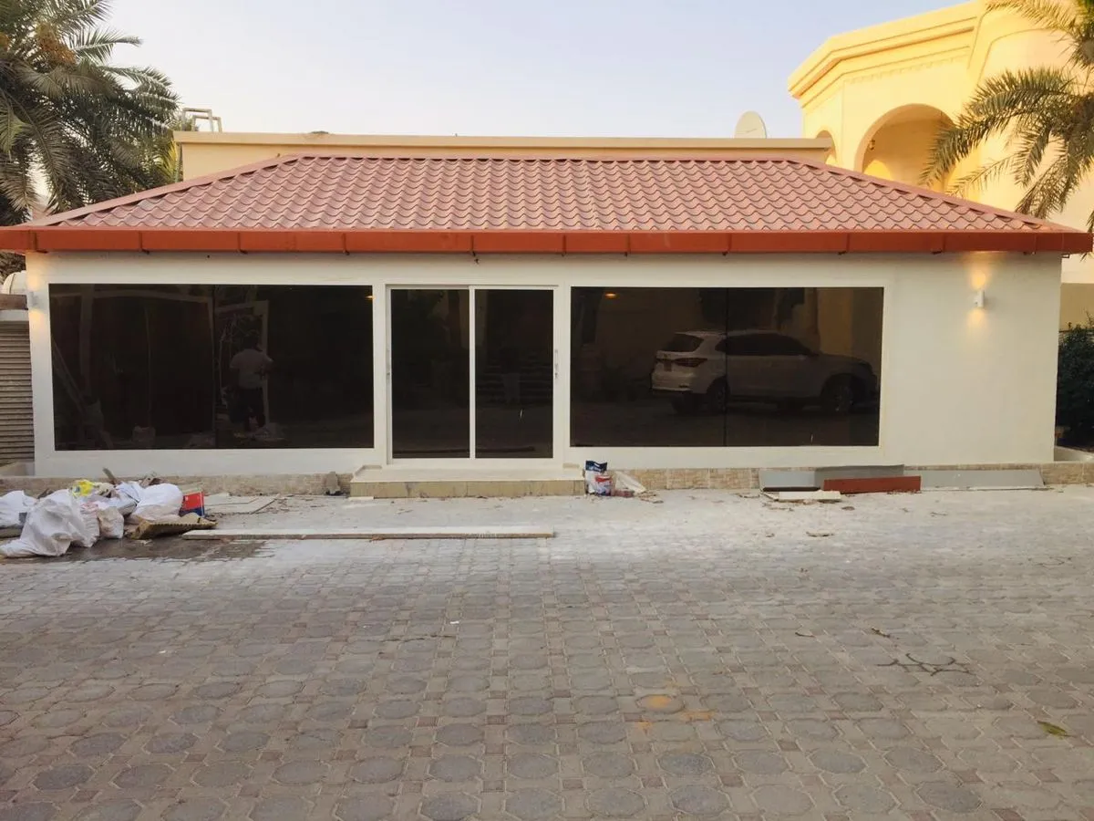 تركيب قرميد فلل واستراحات بالرياض – حماية قوية ومظهر أنيق