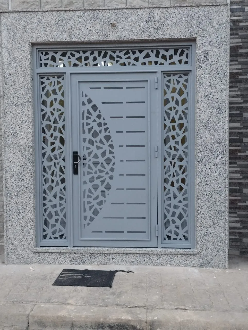 أبواب قص ليزر بالرياض – أشكال هندسية لمداخل المنازل و الفلل