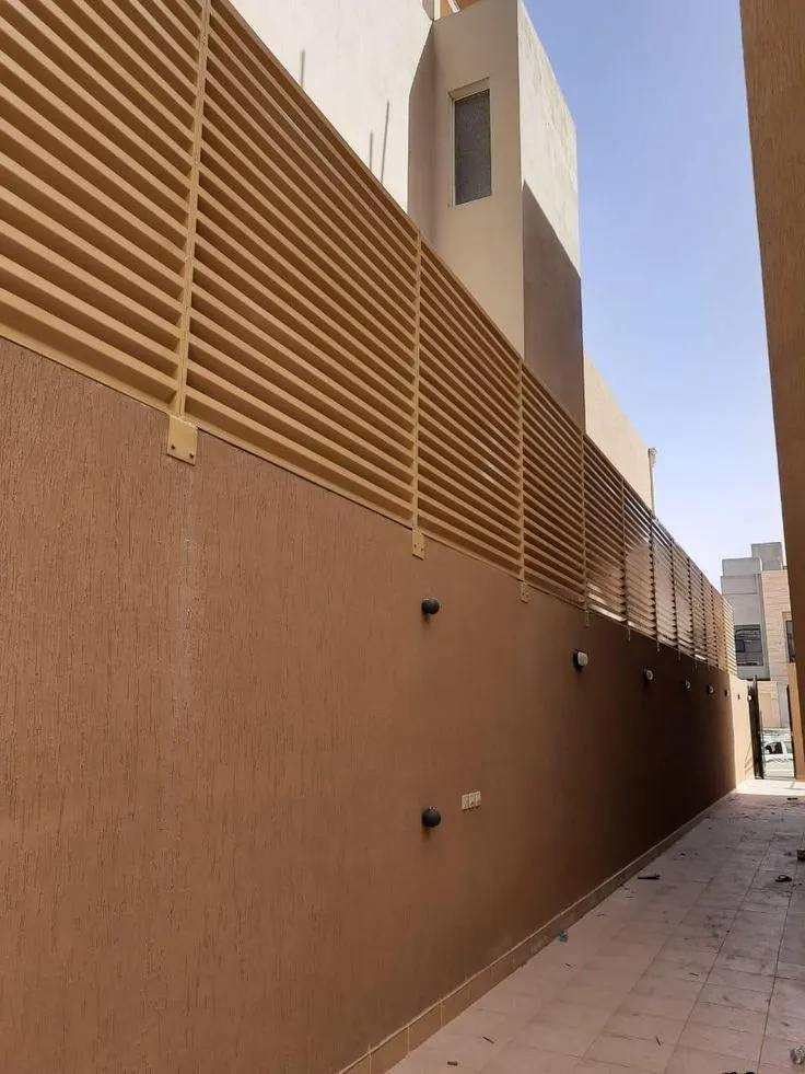 تركيب سواتر بالرياض – أشكال حديثة تعطي مظهرًا فاخرًا للحوش