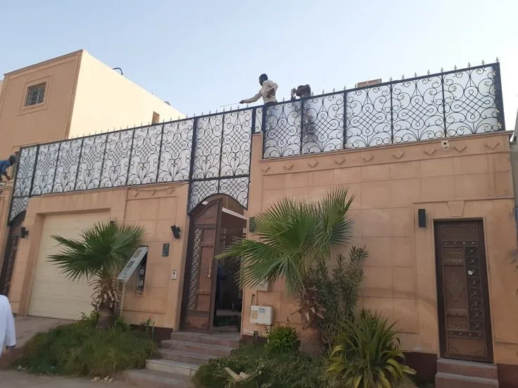 تركيب سواتر بالرياض – أشكال حديثة تعطي مظهرًا فاخرًا للحوش