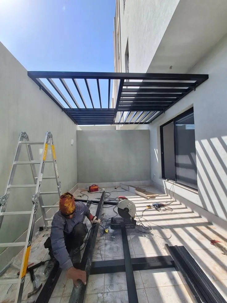 تركيب برجولات بالرياض للحدائق والمداخل – ظل أنيق يدوم لسنوات