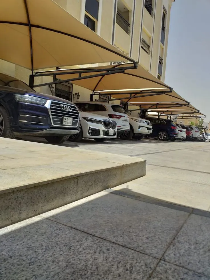 مظلات السيارات